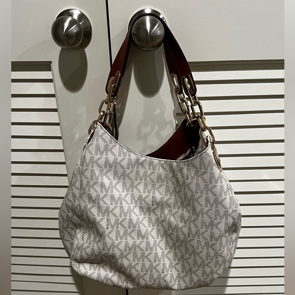 Michael Kors Large Fulton Shoulder Bag in Vanilla